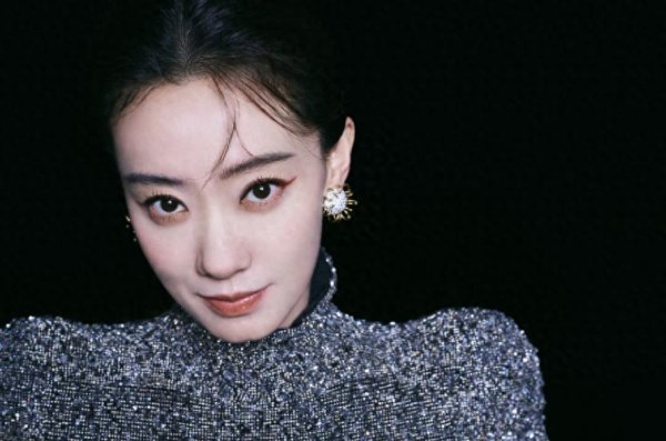 配资交流 混圈14年终于爆红,不到一年又销声匿迹！张小斐成为第二个马丽